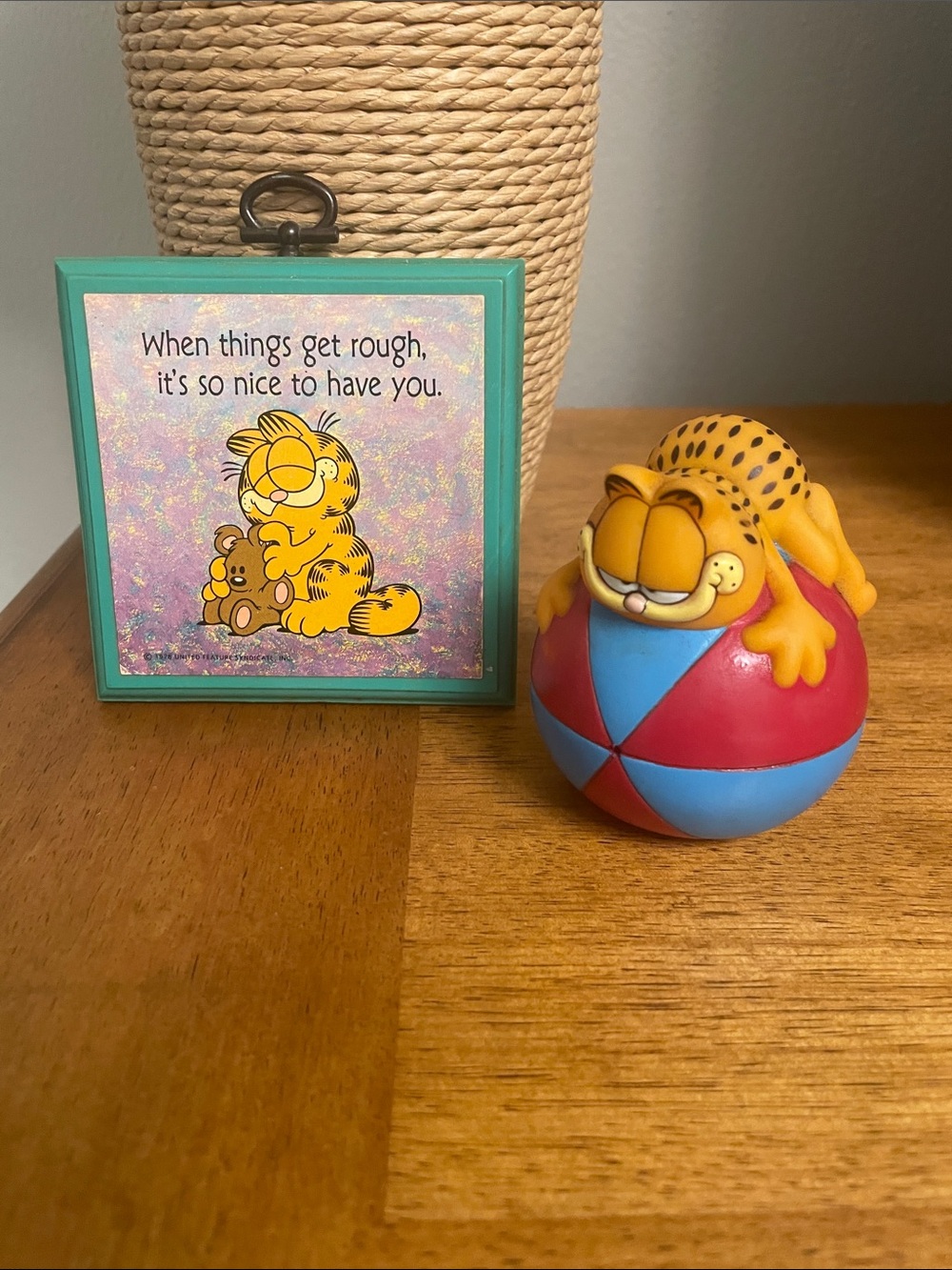 📍Lot of 2 GARFIELD The Cat Wall Plaque & PAWS Beach Ball Collectibles Figure